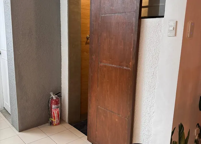 4 Bedroom With Garage Up To 12 Guests - Near Airport Walking Distance To Stores And Restaurants