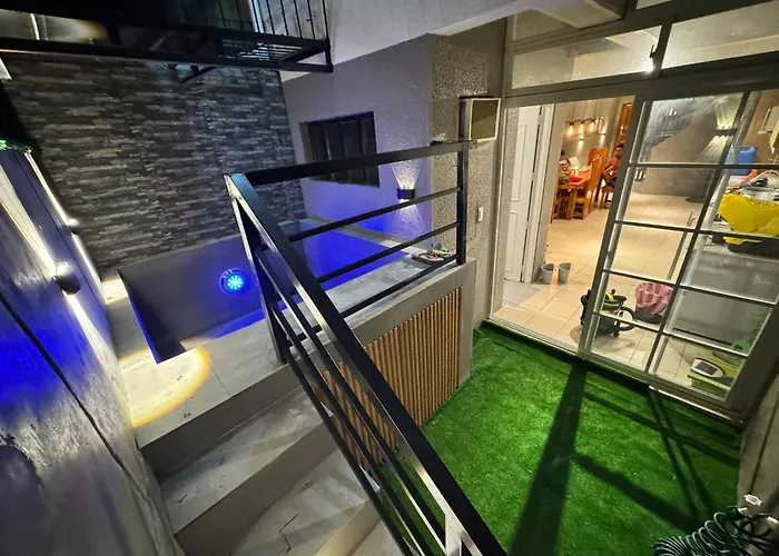 4 Bedroom With Garage Up To 12 Guests - Near Airport Walking Distance To Stores And Restaurants Holiday home Manila