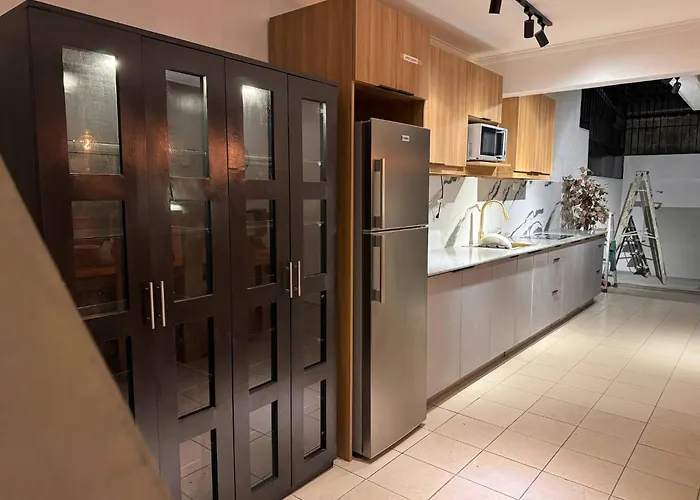 4 Bedroom With Garage Up To 12 Guests - Near Airport Walking Distance To Stores And Restaurants Holiday home *