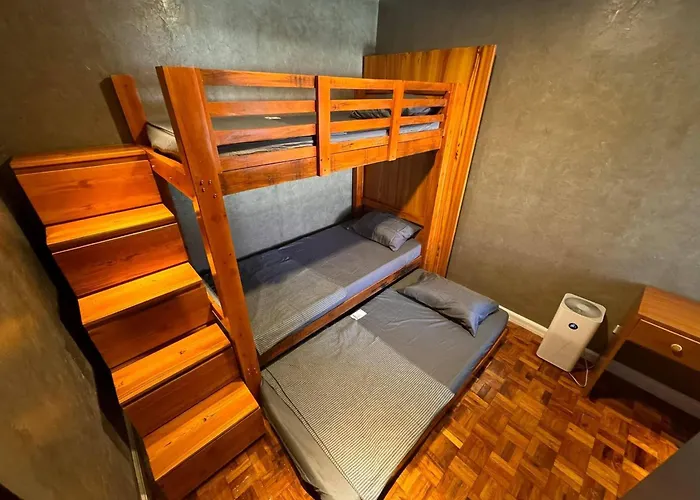 Holiday home 4 Bedroom With Garage Up To 12 Guests - Near Airport Walking Distance To Stores And Restaurants Manila